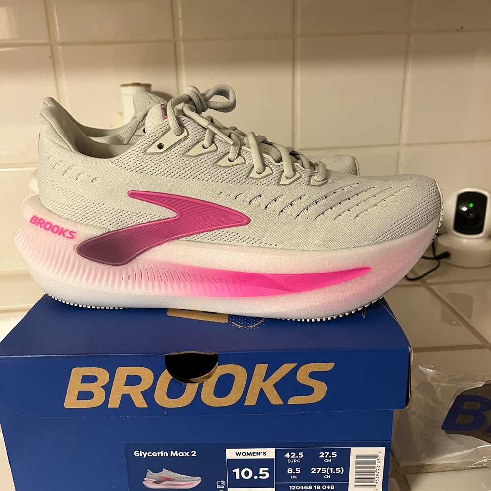Brooks Women's Glycerin Max 2 - Light Gray and Vibrant Pink